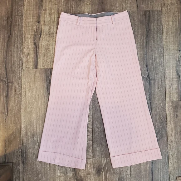 Pink pinstripe capris - Picture 1 of 8